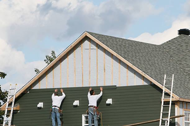 Professional Emergency Siding Repair technician working in Mulberry, IN
